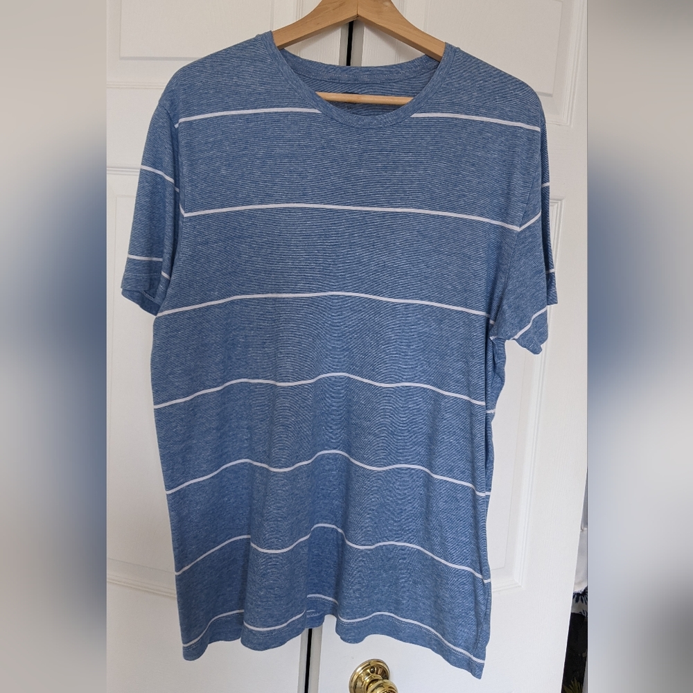 Men's Old Navy striped t-shirt